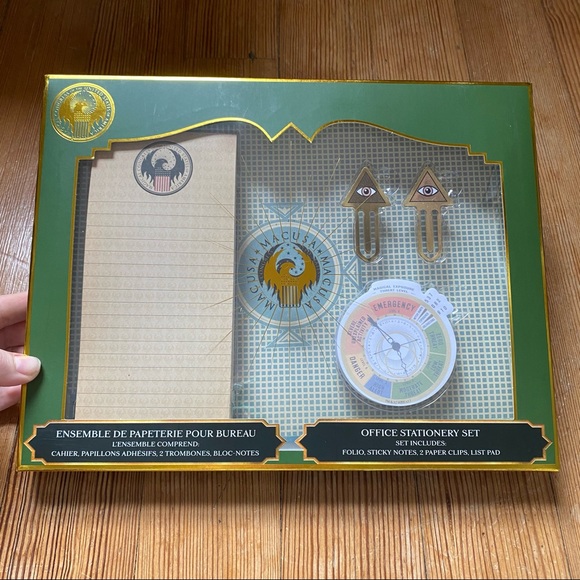 Fantastic Beasts HP Bundle retail $70! - Picture 4 of 16